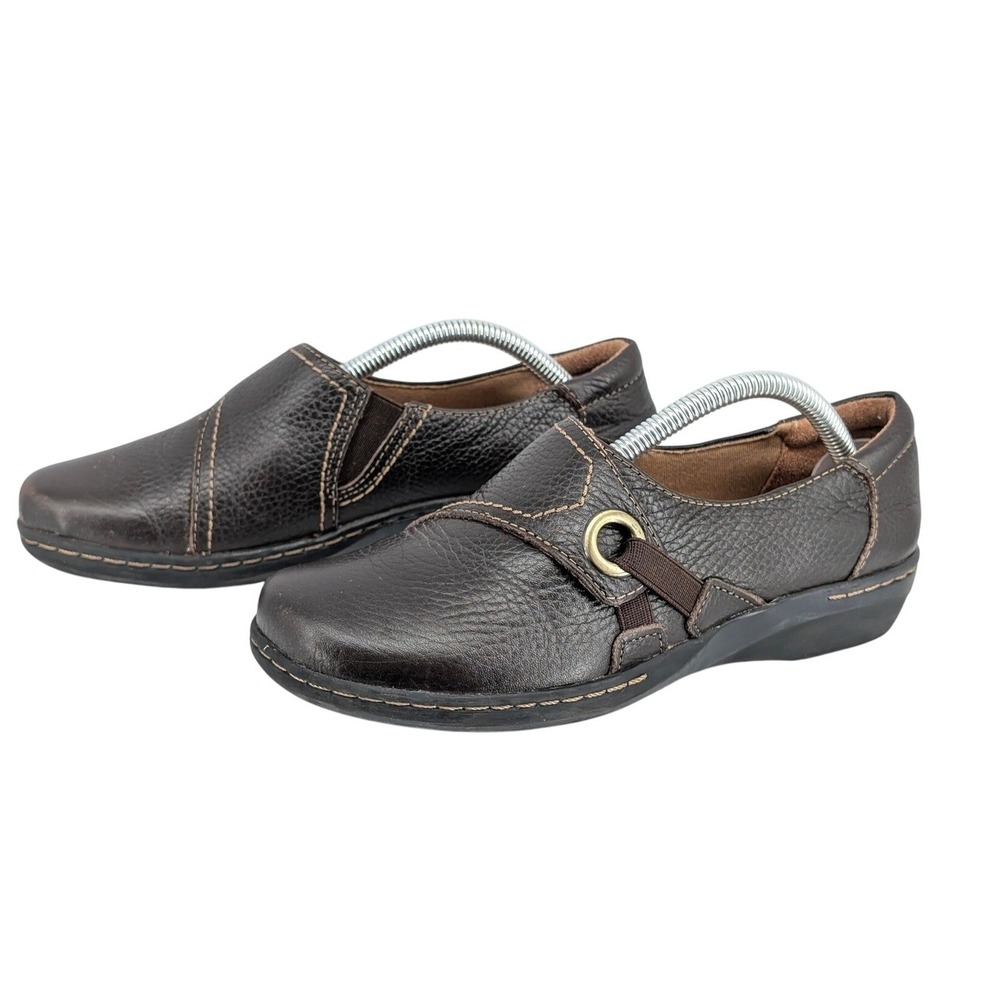 Clarks Womens Brown Leather Slip On Loafers Shoes Side Grommet Sz 6